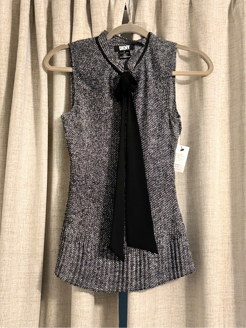 NWT- DKNY Black and White Tweed Sleeveless Shell with Neck Tie - size XS